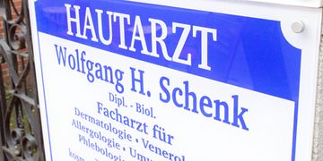 Hautarztpraxis Wolfgang H. Schenk Norden Schild